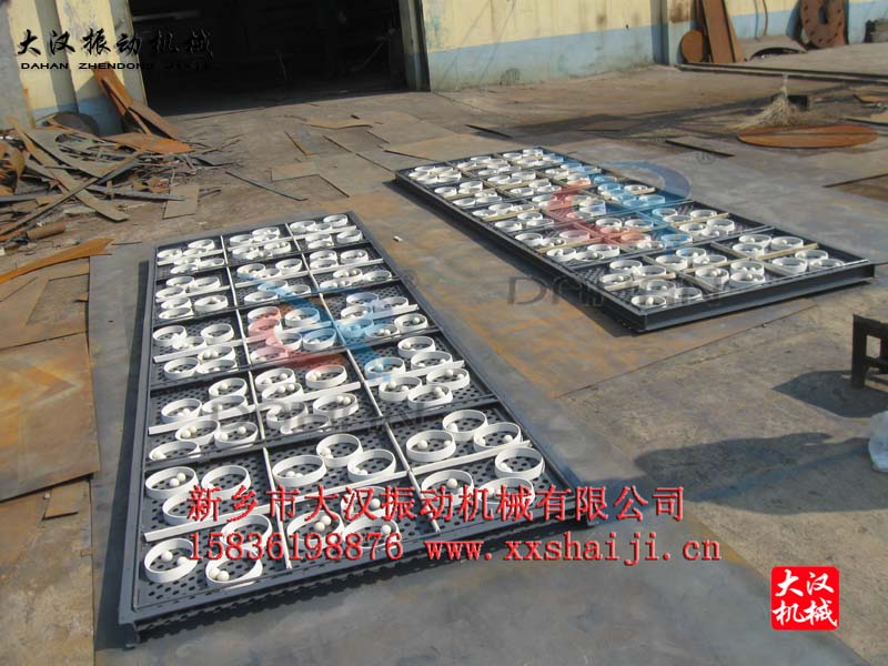 長(zhǎng)方形振動(dòng)篩彈跳球